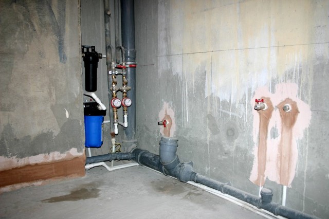 Монтаж труб в ванной